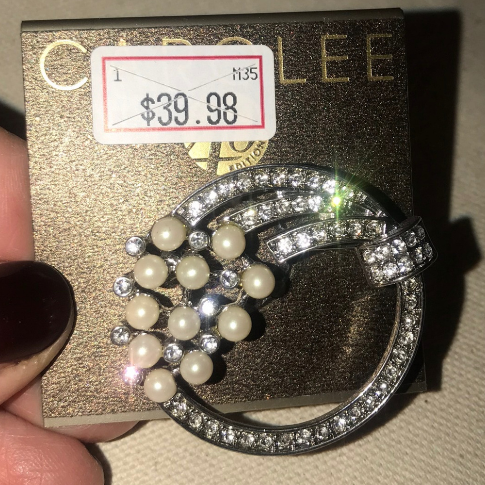 Carolee Beautiful crystal & faux pearl brooch pin